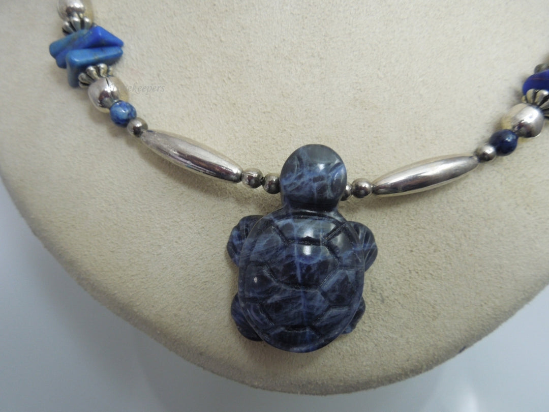 q186 Beautiful Sodalite Turtle with Lapis Lazuli Stones Silver Tone Necklace 23"