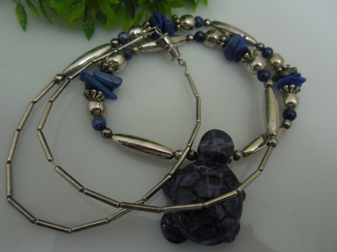 q186 Beautiful Sodalite Turtle with Lapis Lazuli Stones Silver Tone Necklace 23"