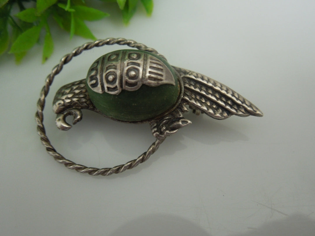 q187 1940 Vintage Sterling Silver Mexican Bird Brooch with Green Stone