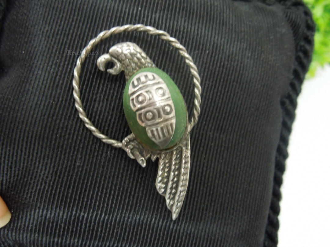 q187 1940 Vintage Sterling Silver Mexican Bird Brooch with Green Stone