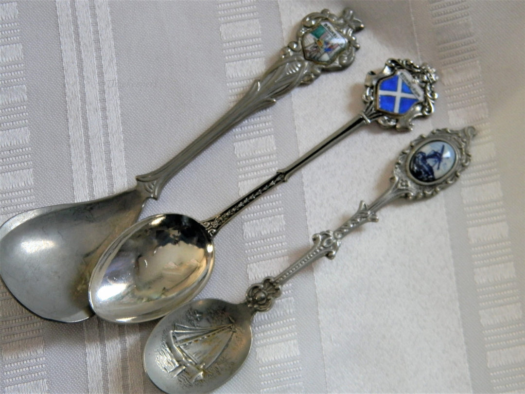 h612 Set of 3 Collectible Spoons Bruxelles, Edinburgh, Holland Wind Mill