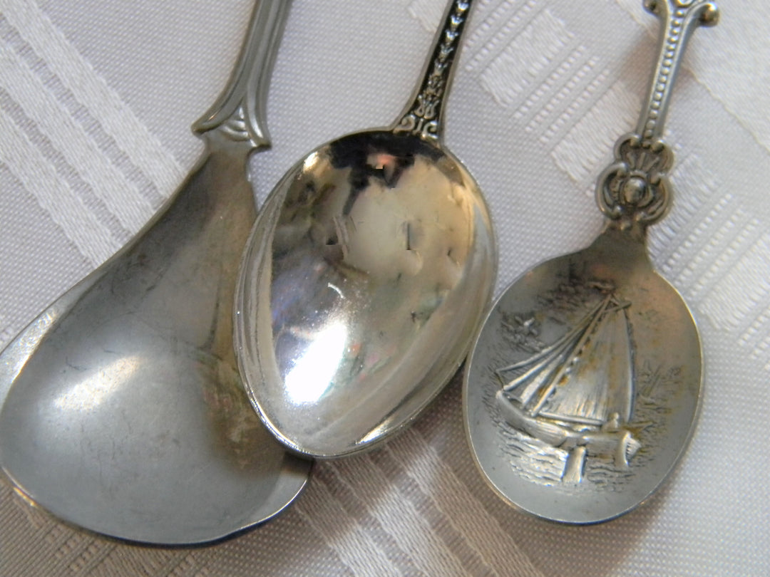 h612 Set of 3 Collectible Spoons Bruxelles, Edinburgh, Holland Wind Mill