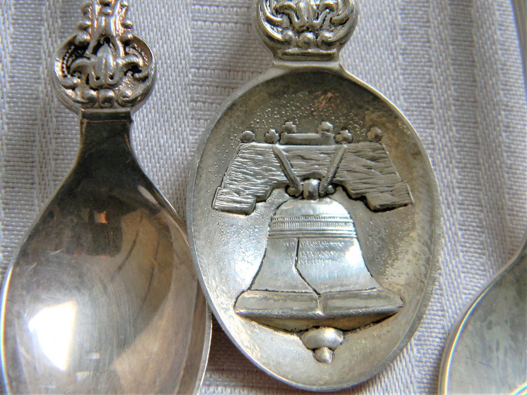 h613 Set of 3 Collectible Spoons Liberty Bell, Independence Hall, Delaware