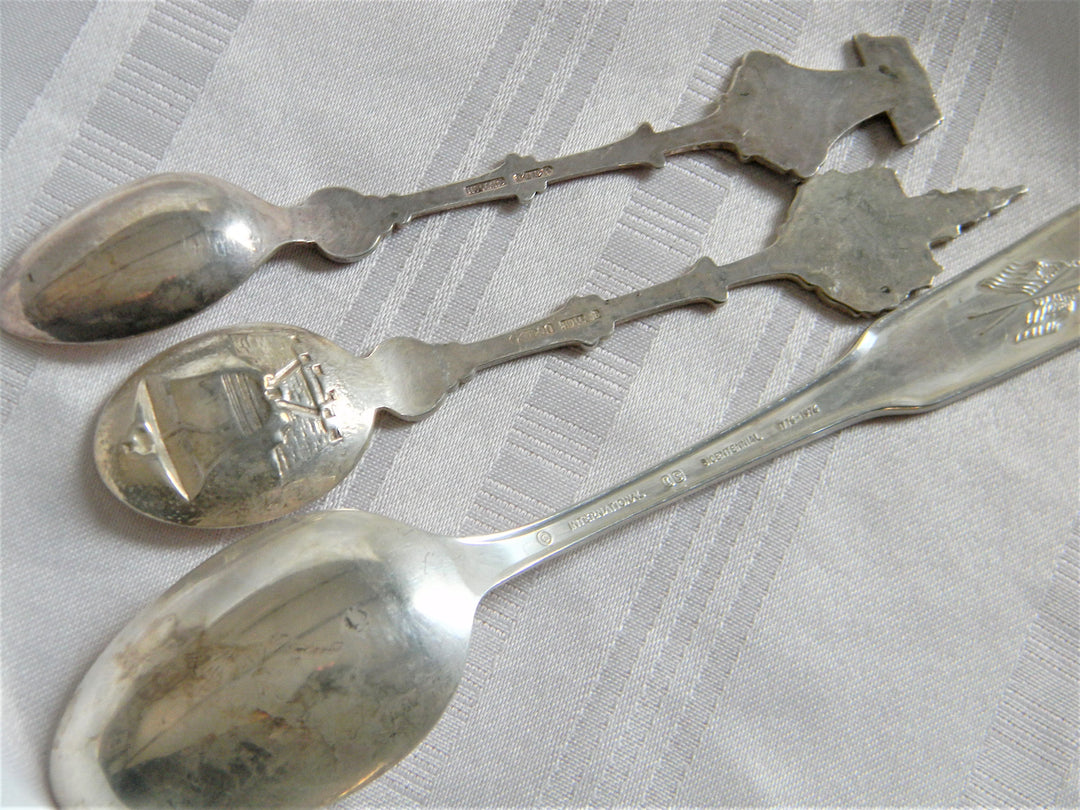 h613 Set of 3 Collectible Spoons Liberty Bell, Independence Hall, Delaware