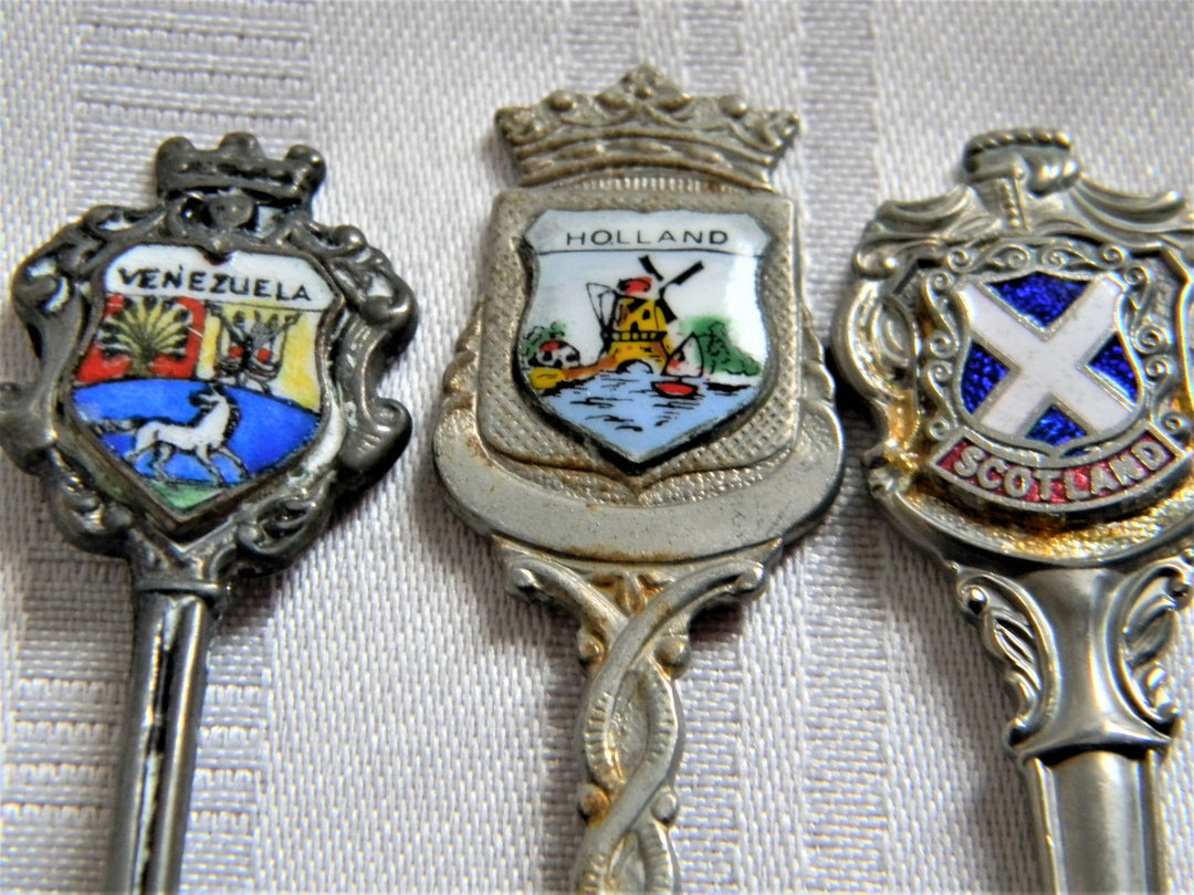 h614 Set of 3 Collectible Spoons Scotland, Holland, Venezuela