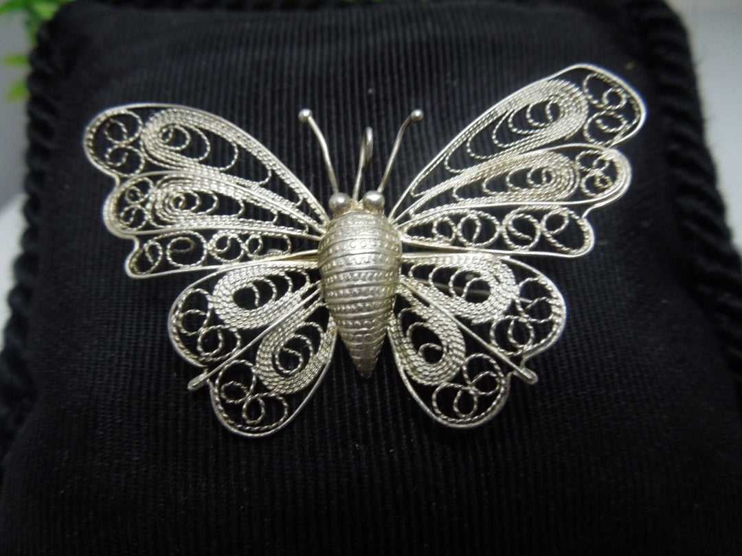 q211 Vintage Sterling Silver Beautiful Filigree Design Butterfly Pin/Brooch