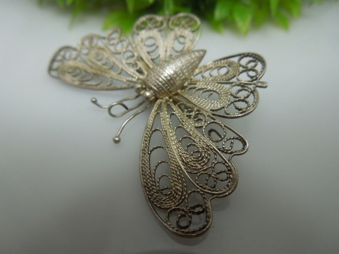 q211 Vintage Sterling Silver Beautiful Filigree Design Butterfly Pin/Brooch