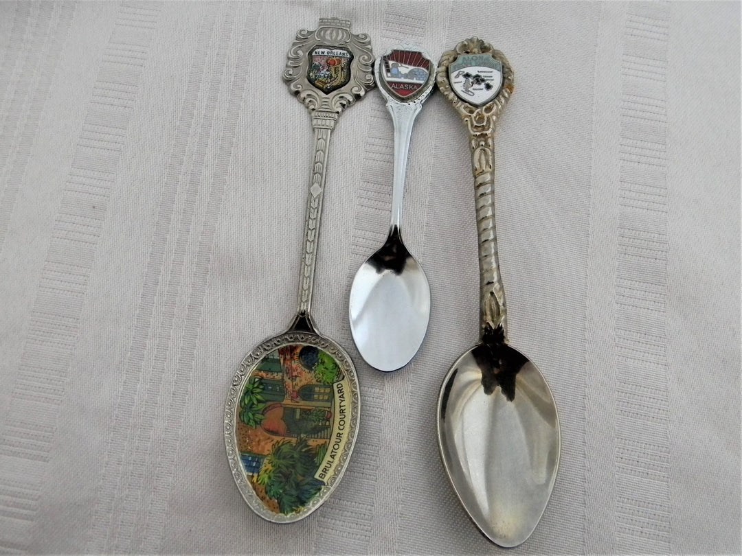 h623 Set of 3 vintage Collectible Spoons New Orleans, Alaska, Hawaii