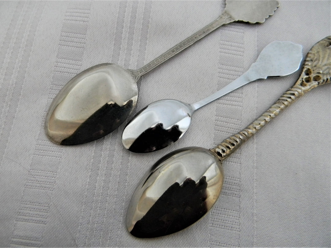 h623 Set of 3 vintage Collectible Spoons New Orleans, Alaska, Hawaii