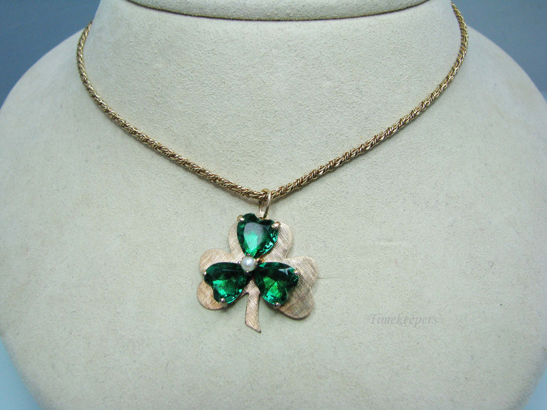 B147 14k Yellow gold Clover pendant w/chain