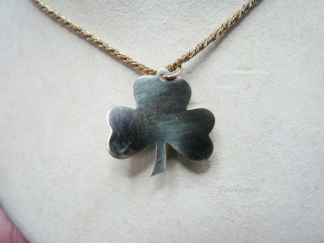 B147 14k Yellow gold Clover pendant w/chain