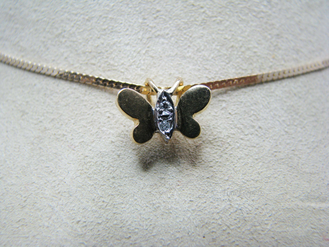 b158 Adorable 14k Butterfly pendant with 20" chain