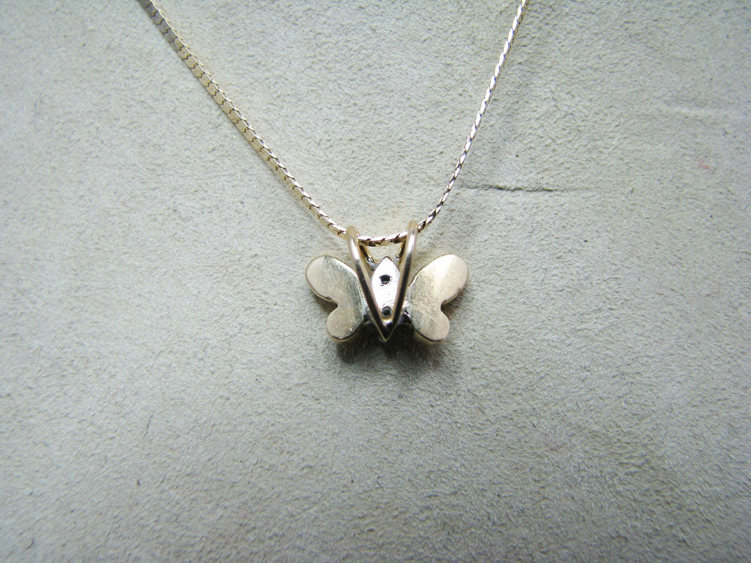 b158 Adorable 14k Butterfly pendant with 20" chain