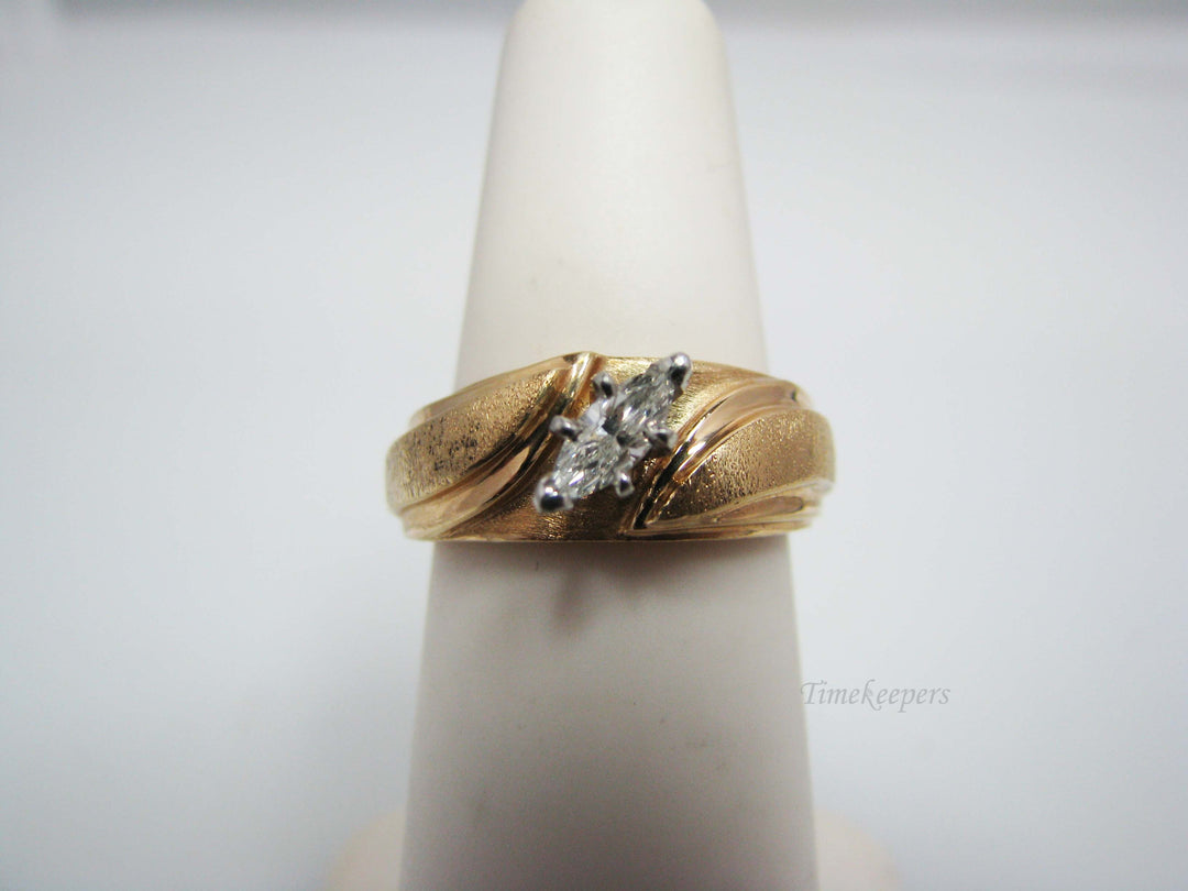 b175 Beautiful 14kt Marquise Engagement ring