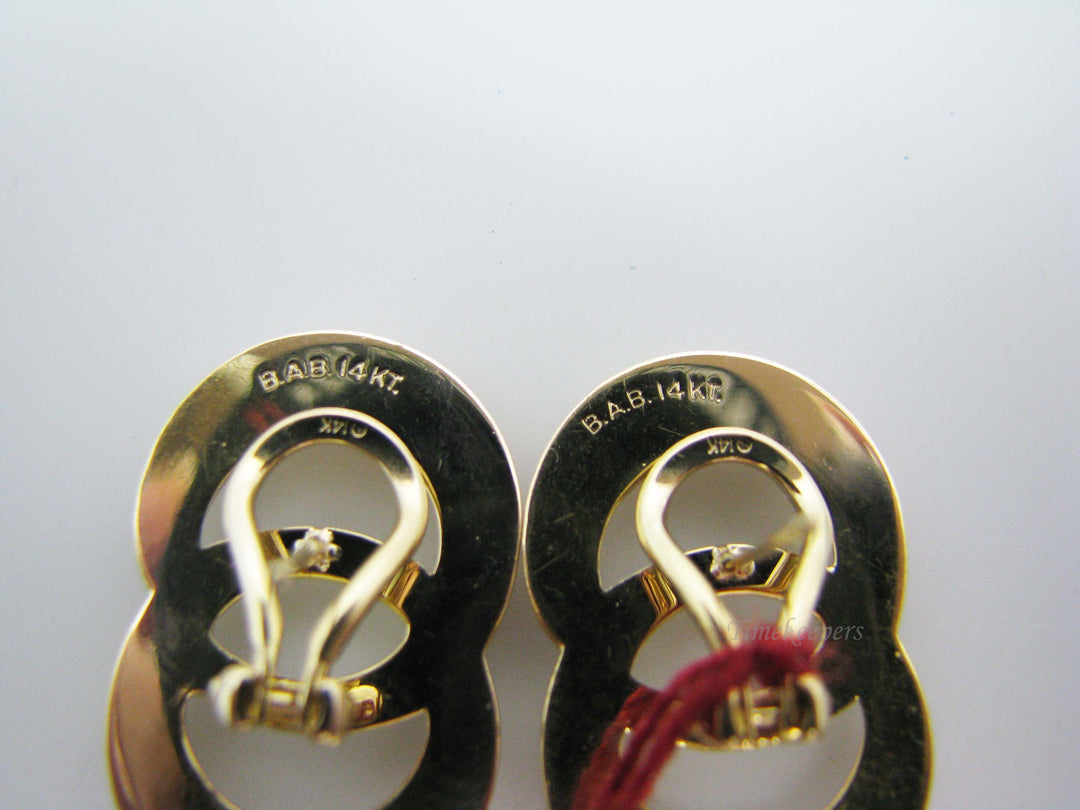 b176 Beautiful Yellow gold circular earrings