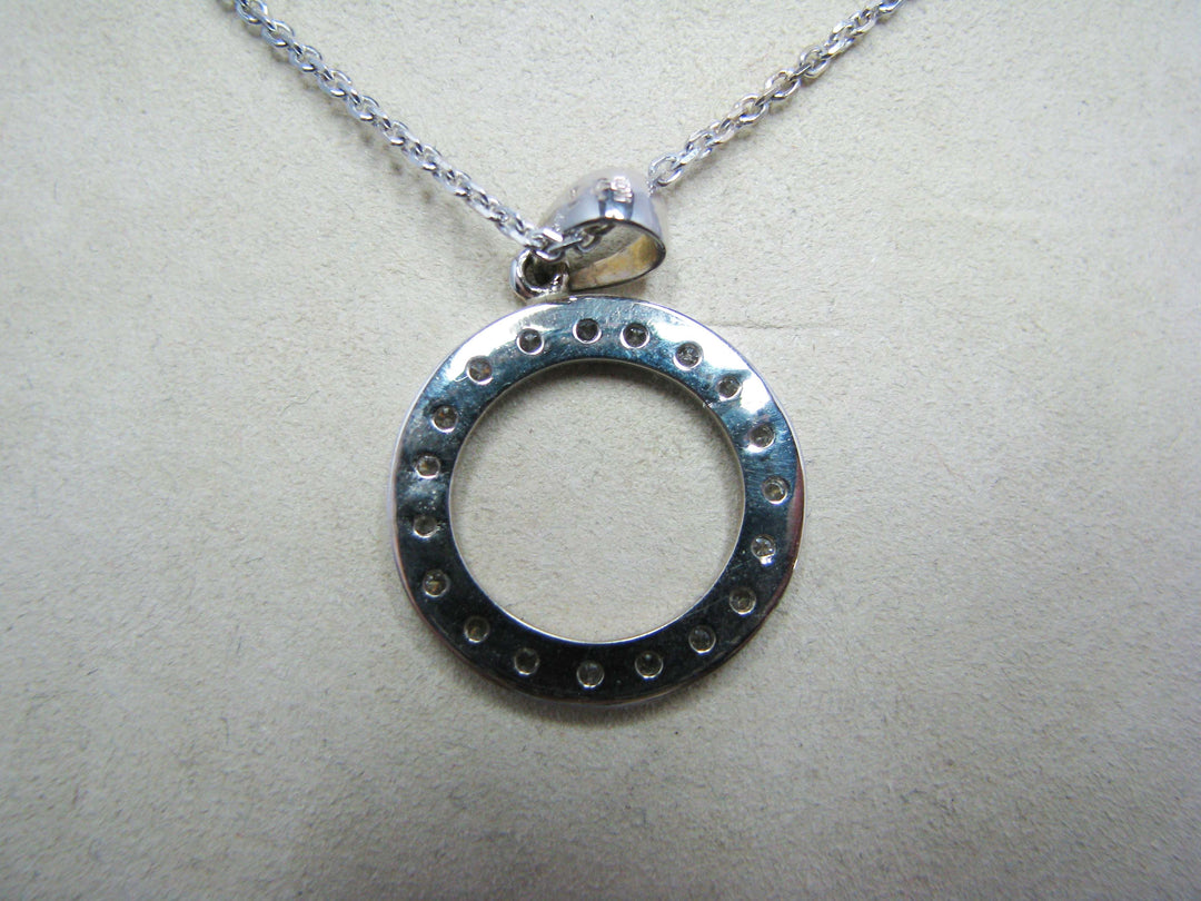 b215 Beautiful 10kt White Gold Diamond Pendant on a 14kt White Gold necklace