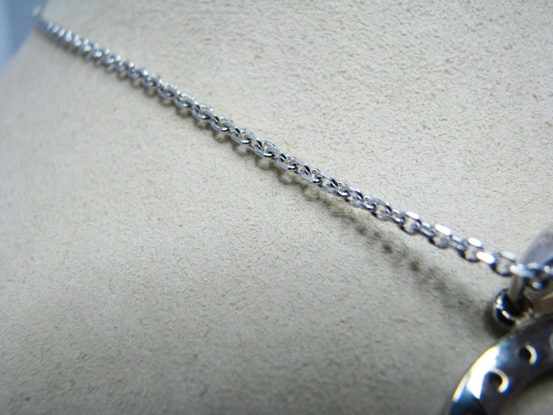 b215 Beautiful 10kt White Gold Diamond Pendant on a 14kt White Gold necklace