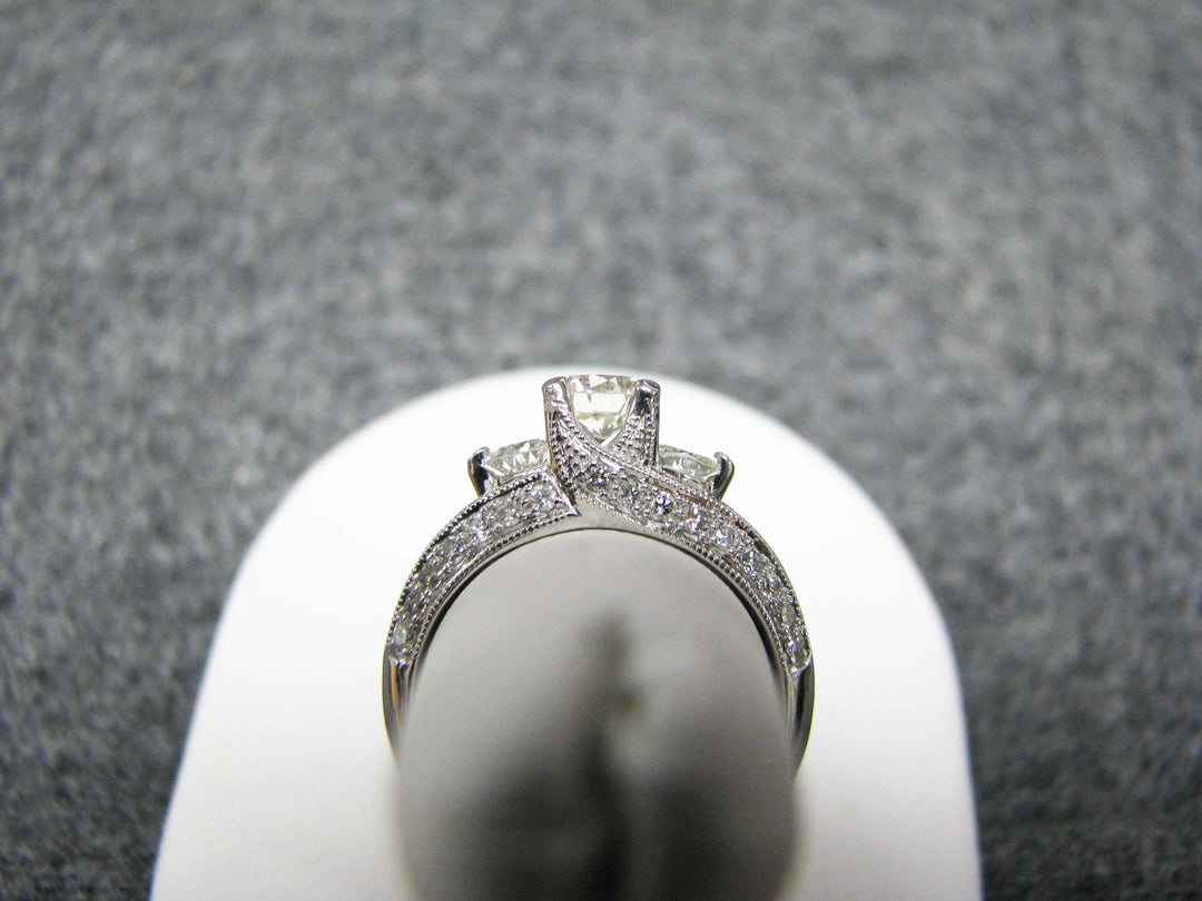b247 Beautiful 14kt White Gold Diamond Engagement ring