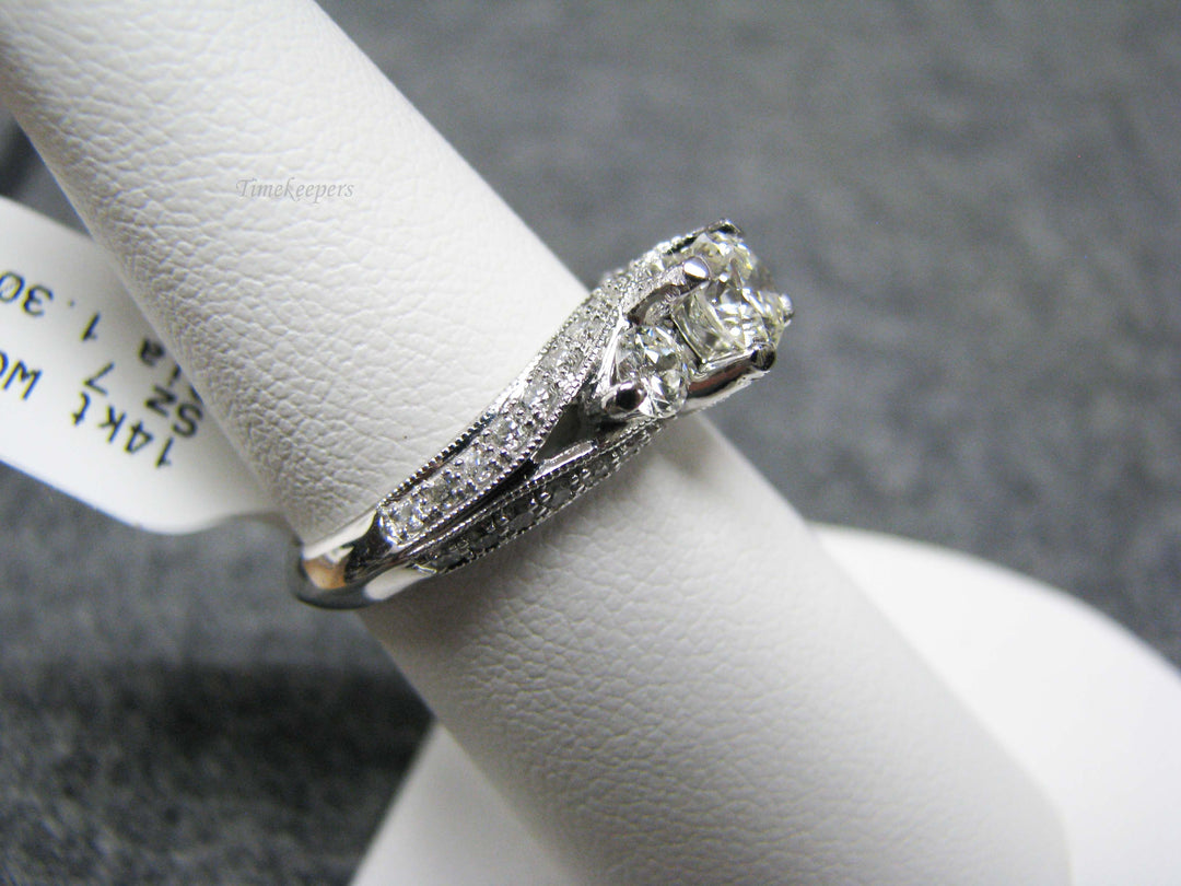 b247 Beautiful 14kt White Gold Diamond Engagement ring