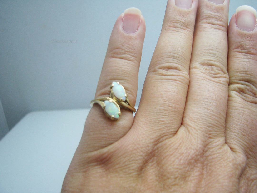 b277 Pretty 14kt Yellow Gold Opal ring