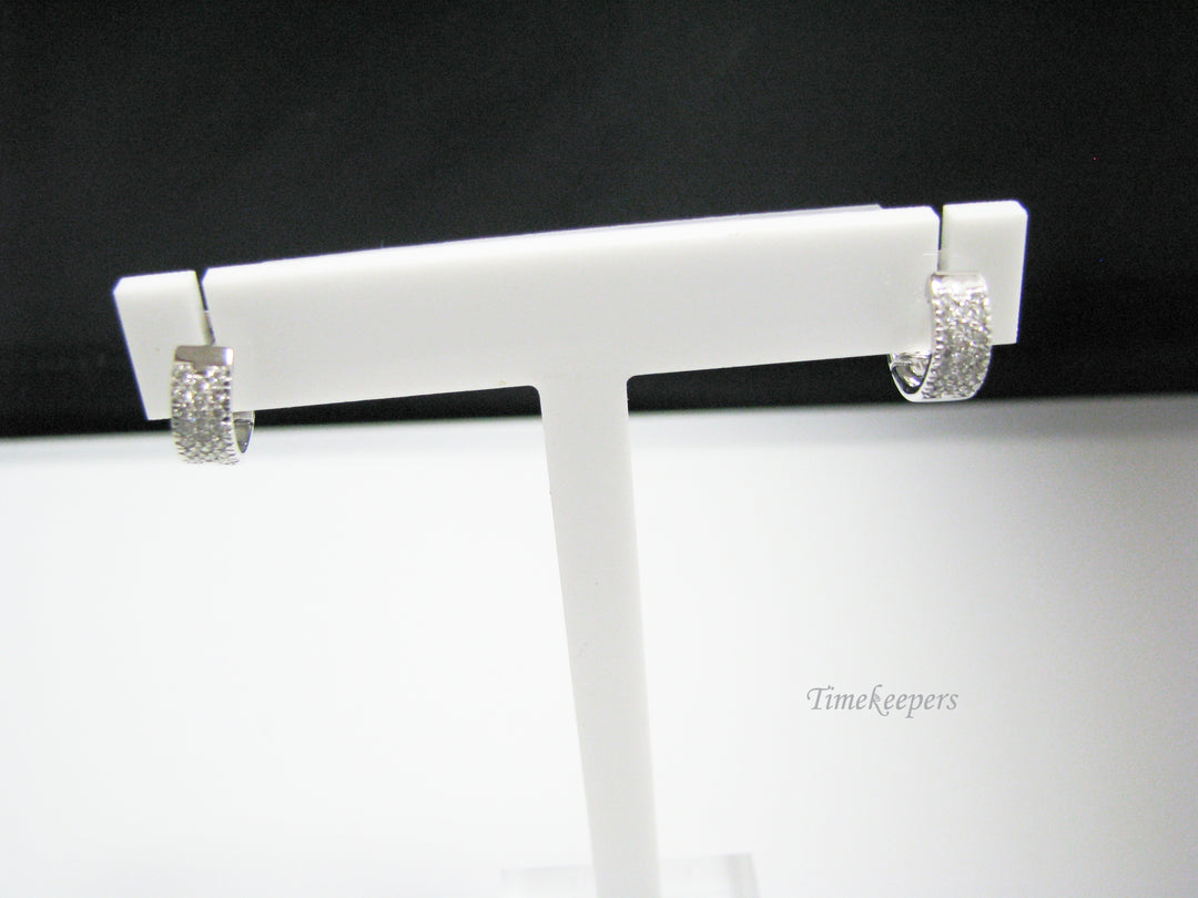 c906 Sparkling 14k White Gold Pierced Small Hoop Earrings with Diamonds