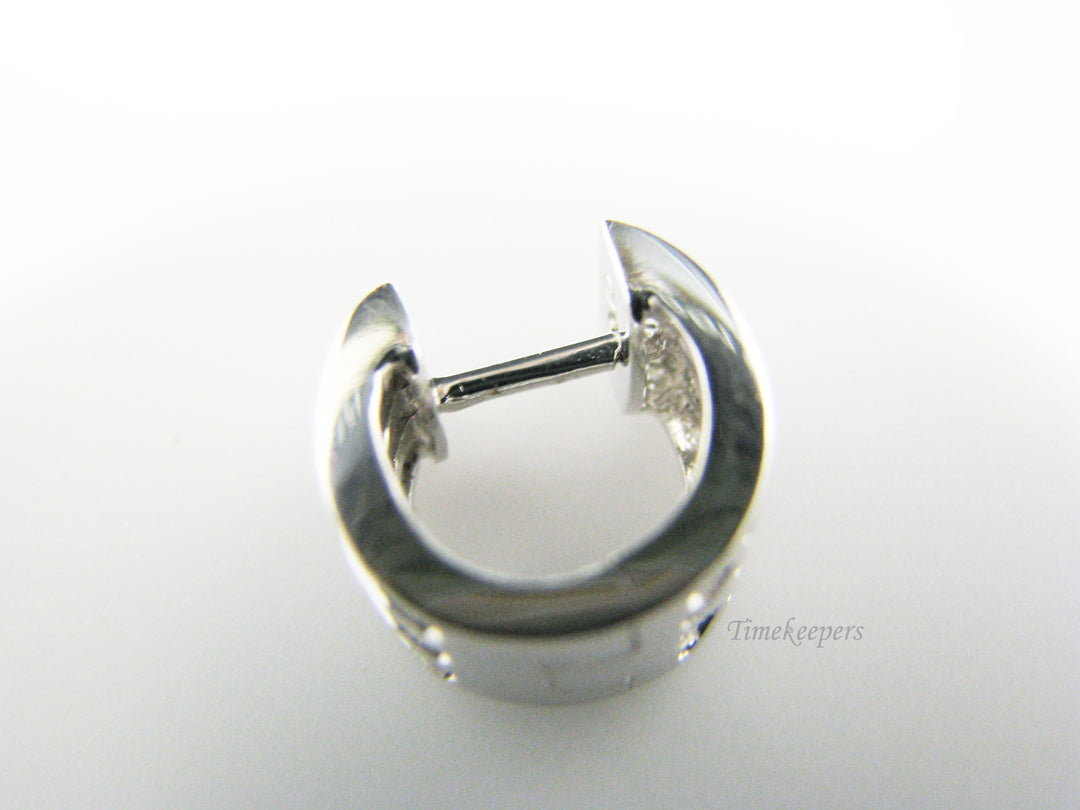 H017 Gorgeous 14k White Gold Pierced Small Hoop Earrings with Diamonds