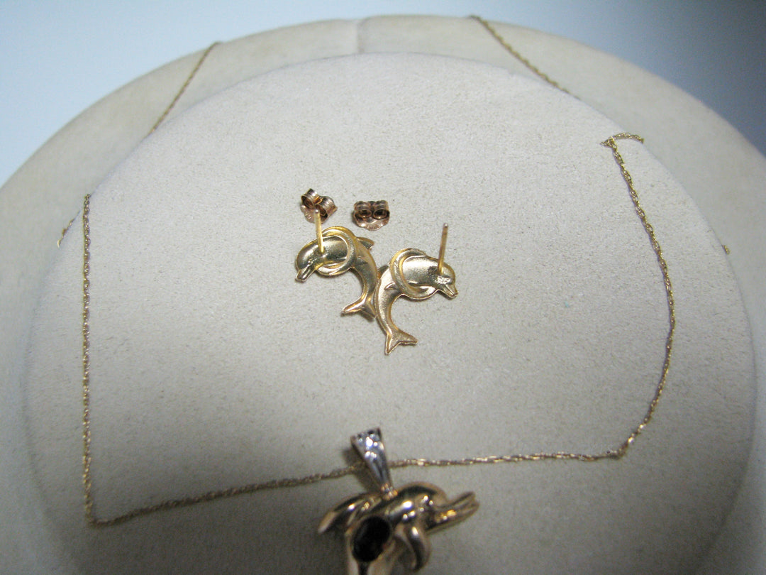 c915 Unique Dolphin Pendant with Dolphin Pierced Earrings in Gold