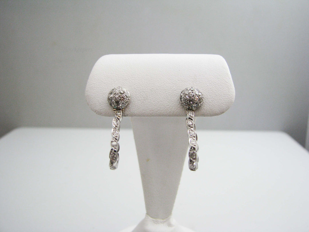 b524 Gorgeous 18kt White Gold Hanging Diamond Earrings