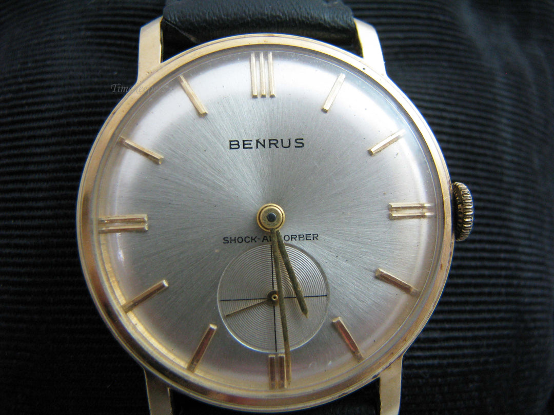 b611 Classic Men's Gold Electroplated Mechanical Benrus Wristwatch