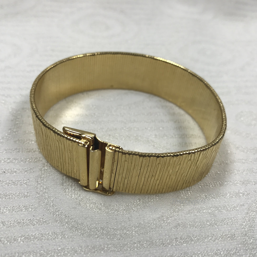 a135 Vintage Original Gold Tone Bracelet