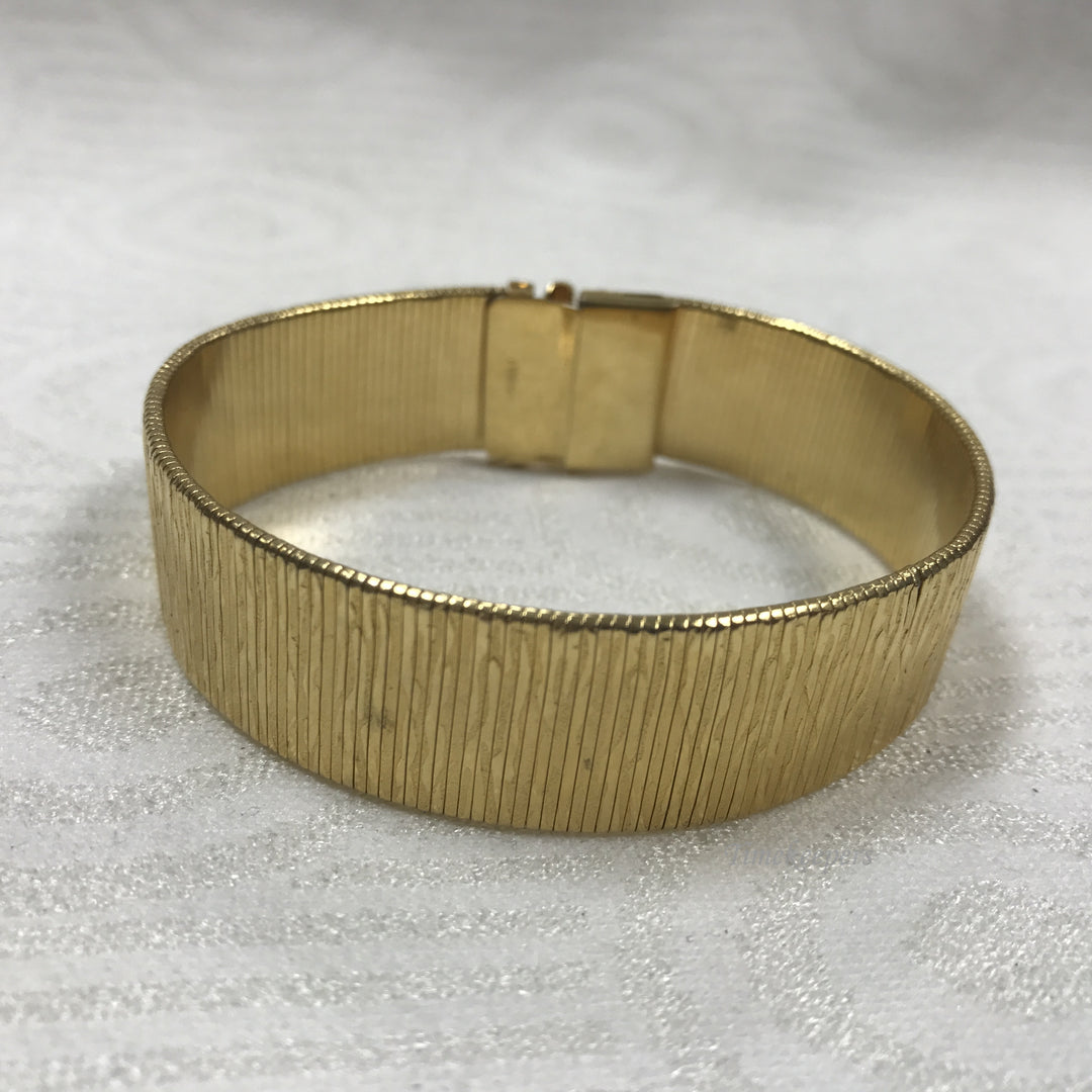 a135 Vintage Original Gold Tone Bracelet