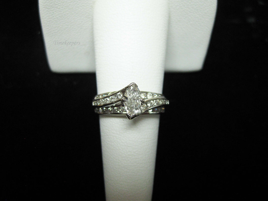 b695 Gorgeous 18kt White Gold Marquise Diamond Engagement/Wedding Ring