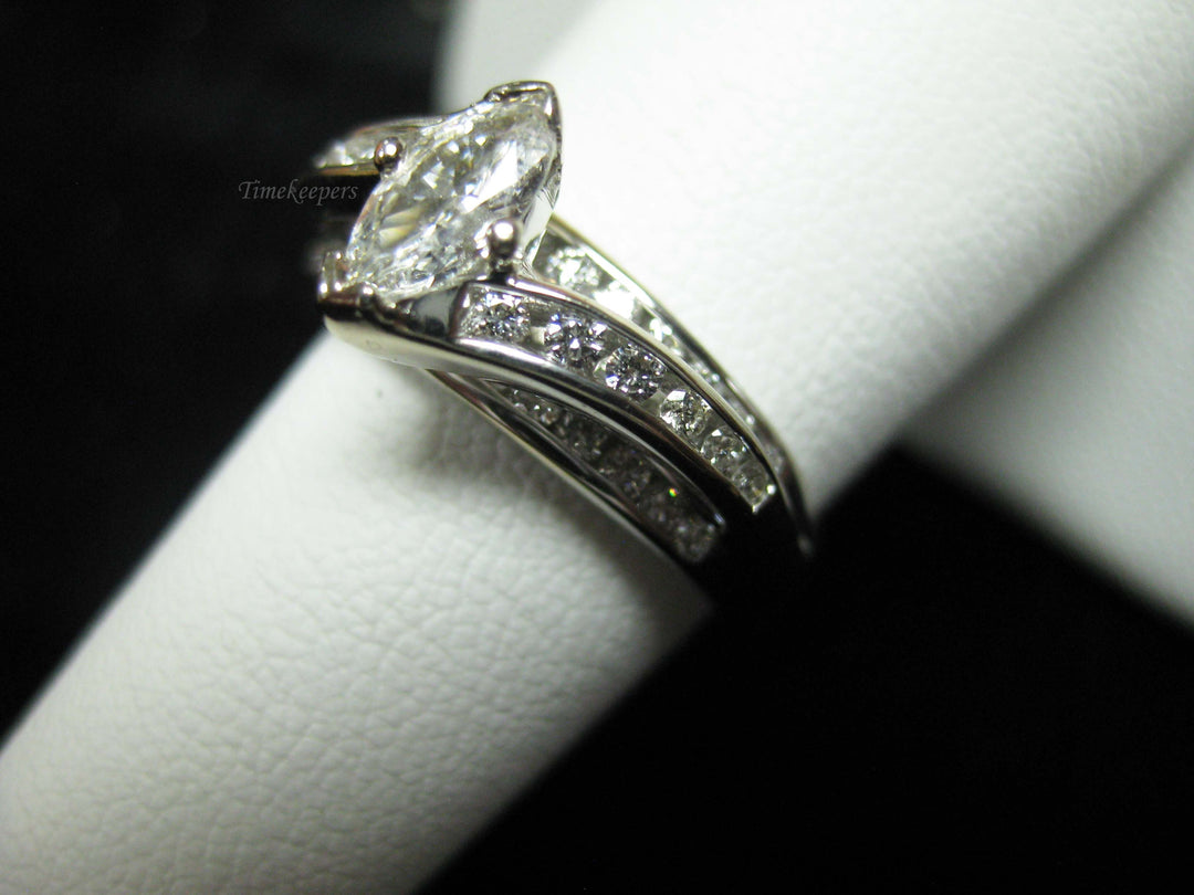 b695 Gorgeous 18kt White Gold Marquise Diamond Engagement/Wedding Ring