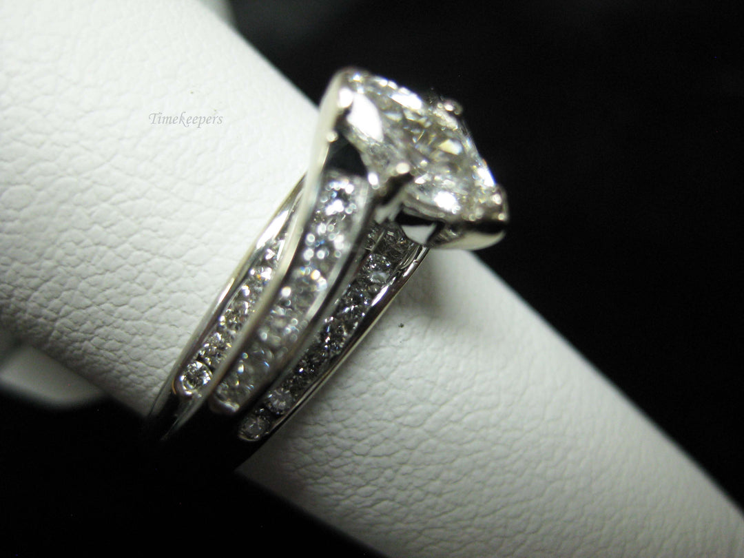 b695 Gorgeous 18kt White Gold Marquise Diamond Engagement/Wedding Ring