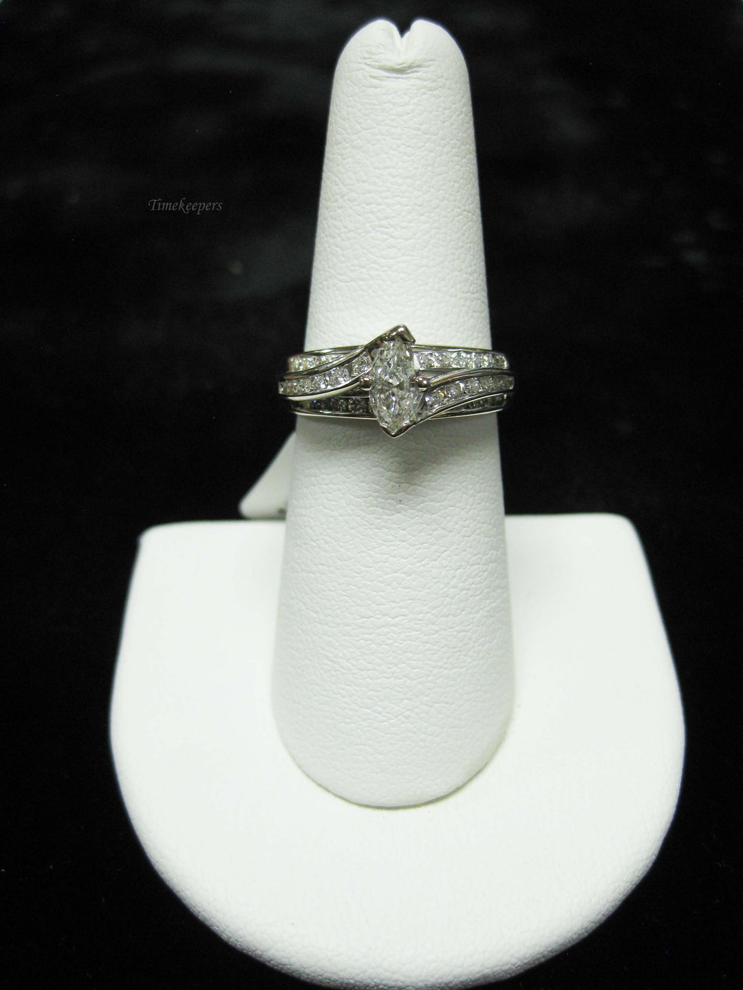 b695 Gorgeous 18kt White Gold Marquise Diamond Engagement/Wedding Ring