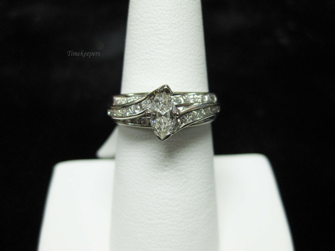 b695 Gorgeous 18kt White Gold Marquise Diamond Engagement/Wedding Ring