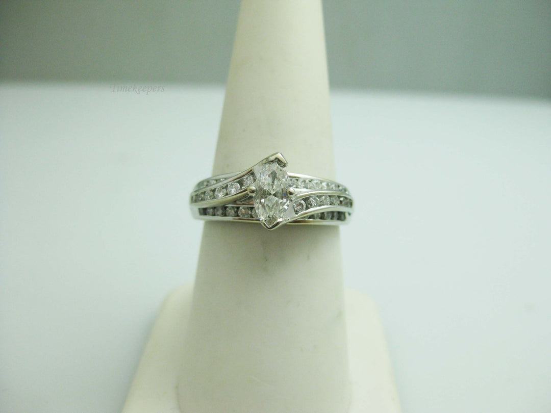 b695 Gorgeous 18kt White Gold Marquise Diamond Engagement/Wedding Ring