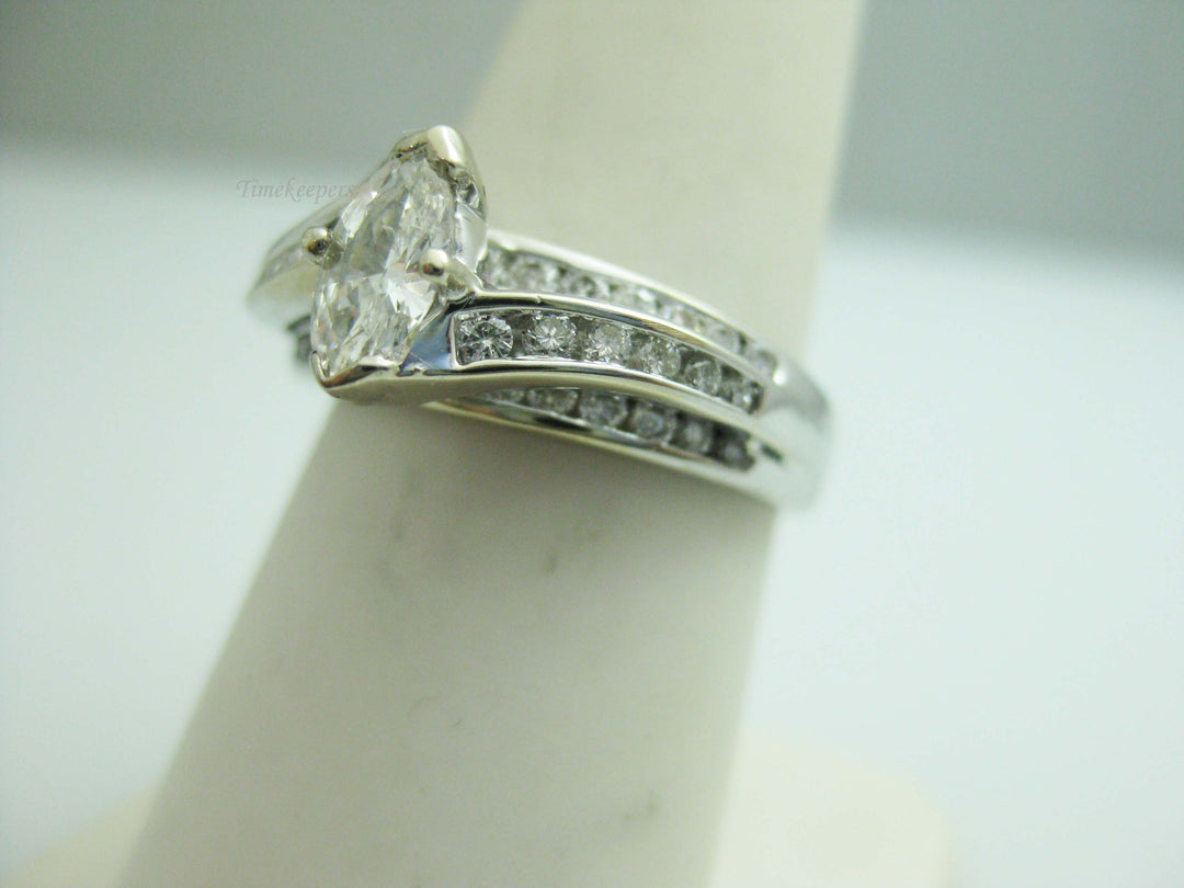 b695 Gorgeous 18kt White Gold Marquise Diamond Engagement/Wedding Ring