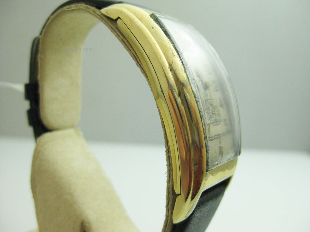 b702 Men's Vintage 10kt Gold Filled Waltham Curved Mechanical Wristwatch