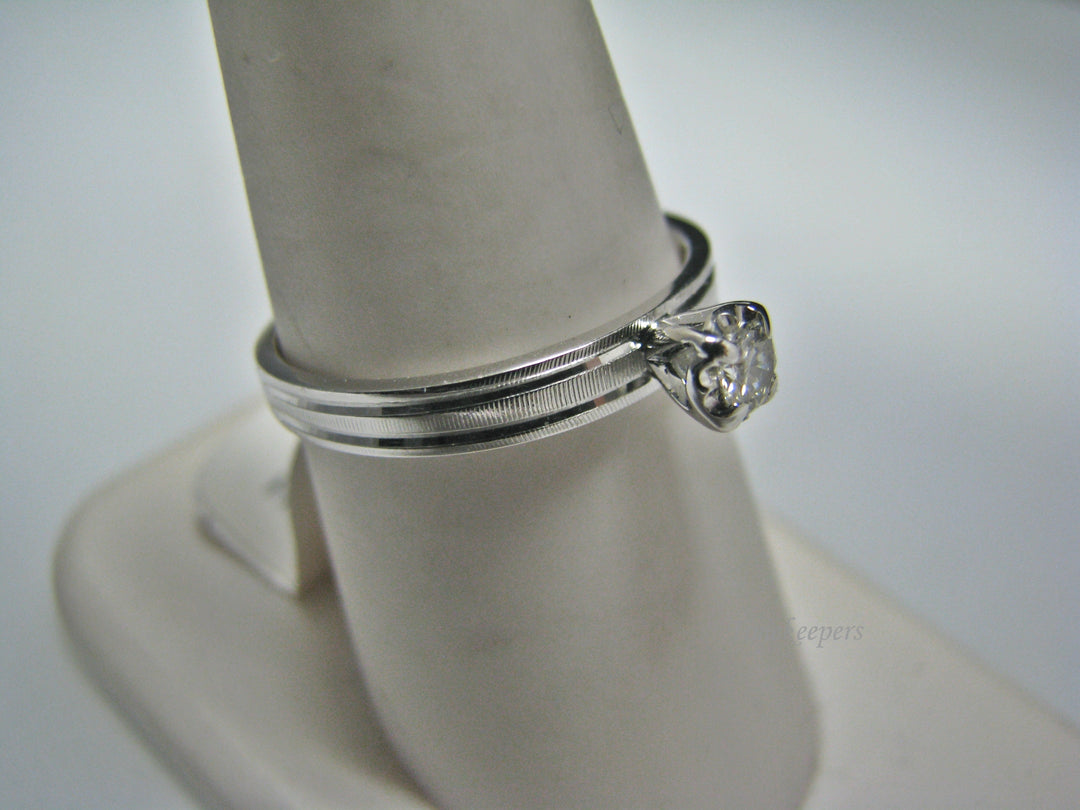 H128 Lovely 14k White Gold Diamond Band Solitare Ring .17 Ct Size 7.75