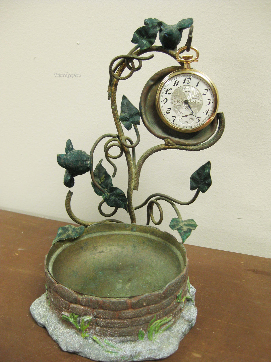 b732 Unique Wishing Well Pocket Watch Stand and Trinket/Jewelry Holder