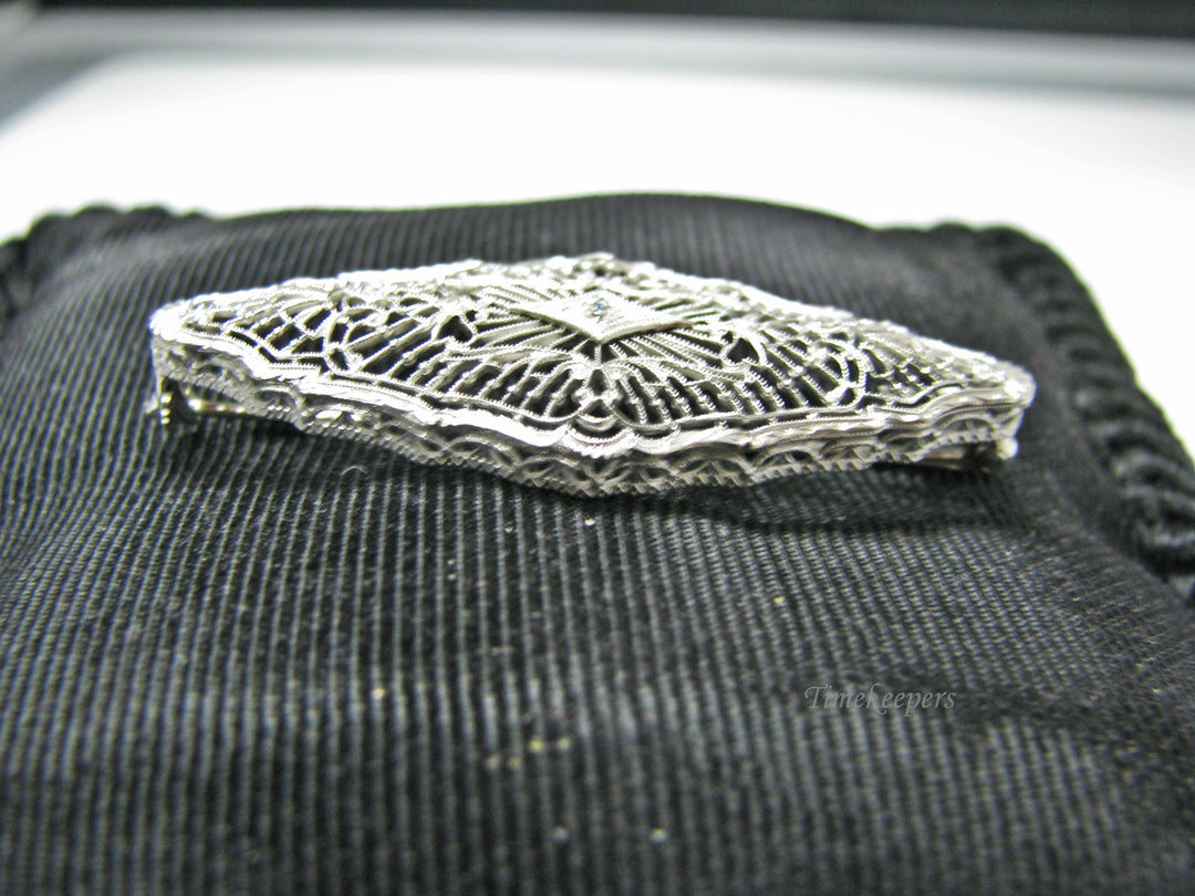 H142 Gorgeous 14k White Gold Filigree Pin / Brooch with Diamond in the Center