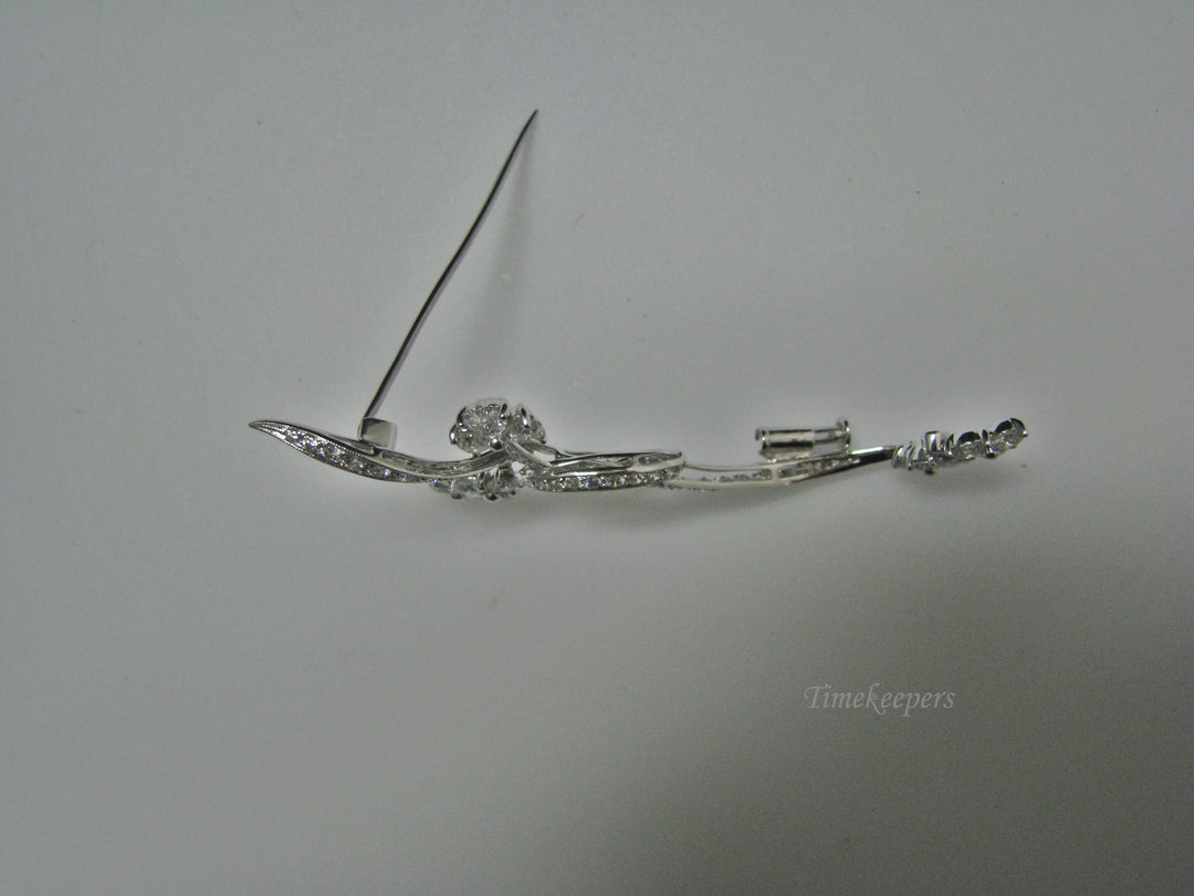 H146 Stunning 18k White Gold Pin/Brooch with Diamonds in the Shape of Flower