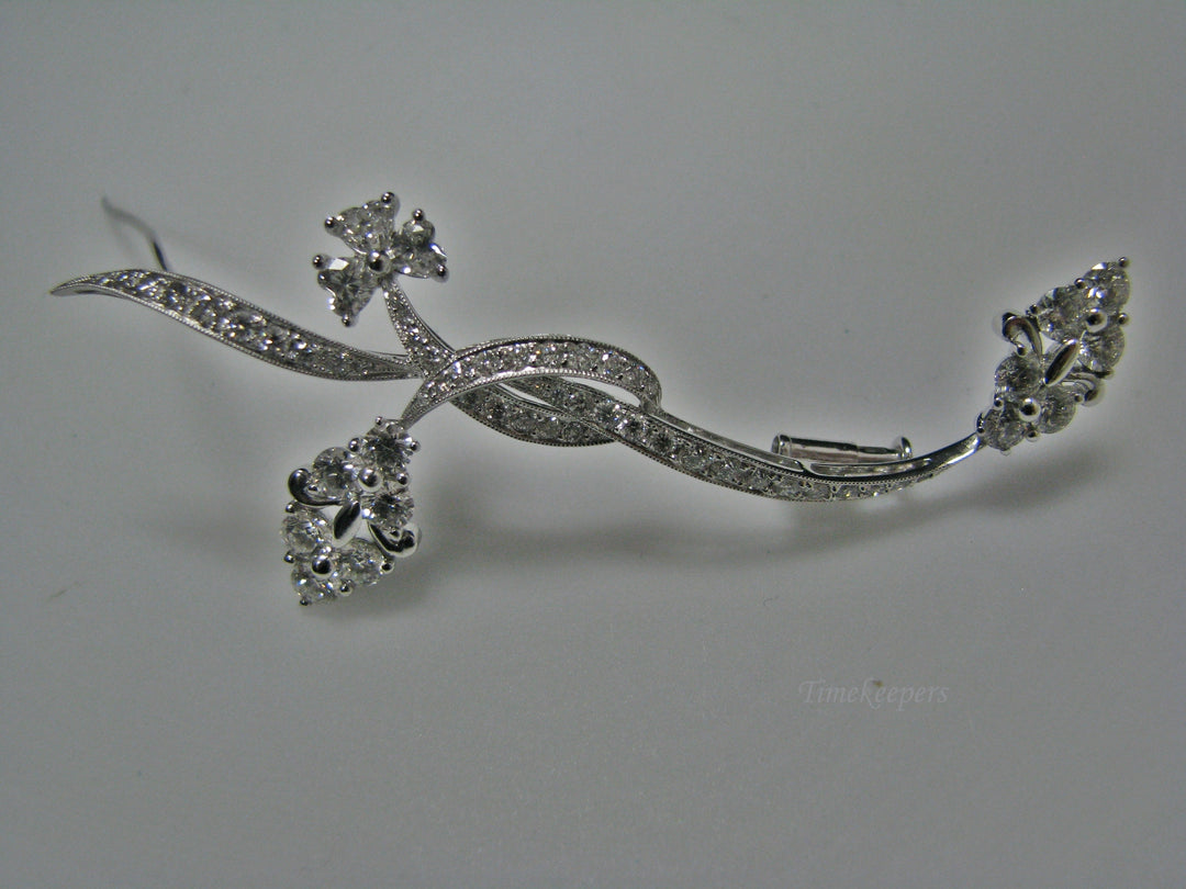 H146 Stunning 18k White Gold Pin/Brooch with Diamonds in the Shape of Flower
