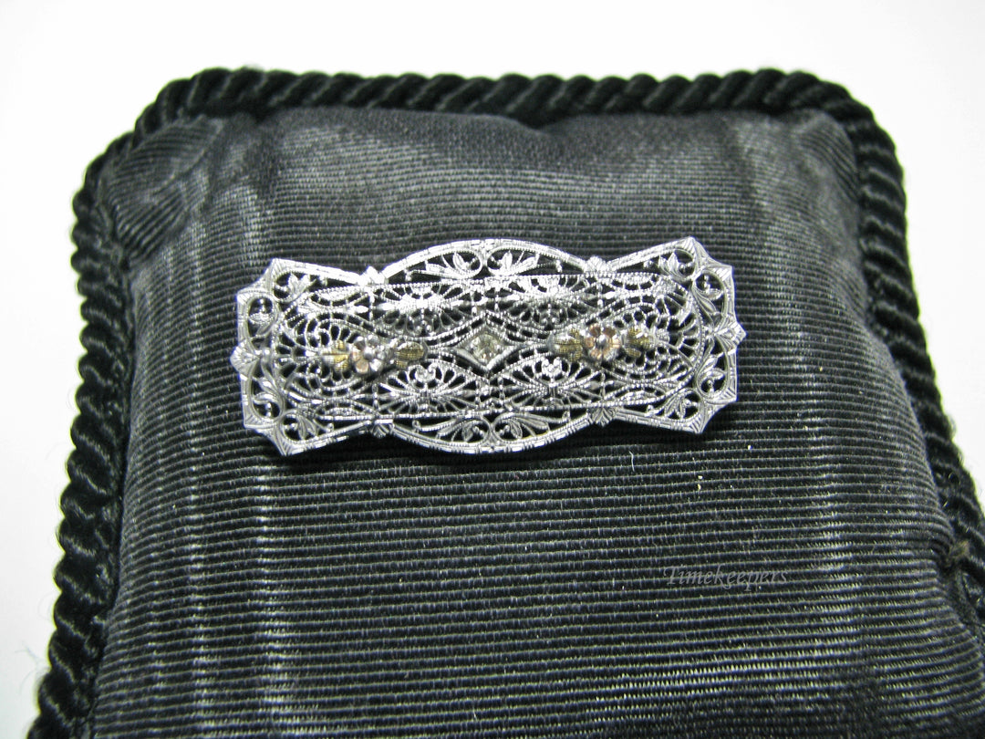 H158 Stunning 10k White Gold Filigree Pin / Brooch with Diamond in the Center