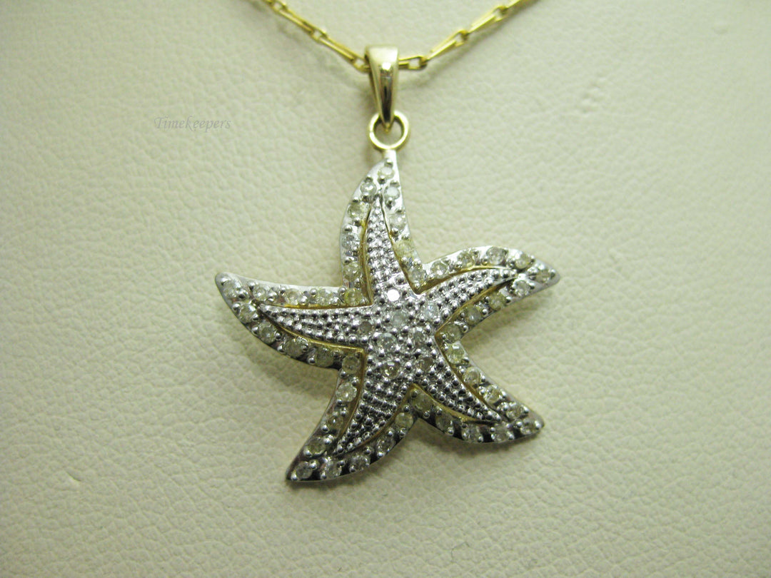 b779 Adorable 14kt Yellow Gold Diamond Starfish with 14kt Yellow Gold 20" Necklace