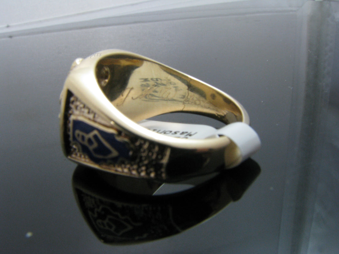 g257 Handsome Men's 10kt Yellow Gold Masonic Ring Size 10