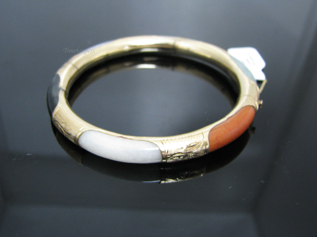 b806 Beautiful 14kt Yellow Gold Multi-Colored Jade Bangle Bracelet