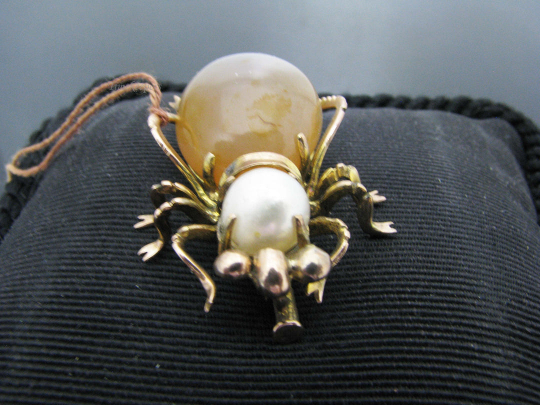 b810 Cute 1940s 14kt Yellow Gold Pearl and Orange Chalcedony Bug Pin