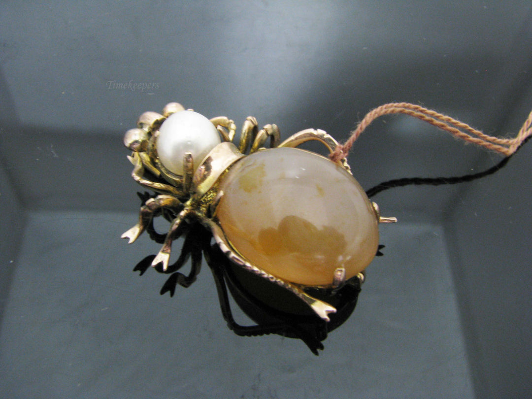 b810 Cute 1940s 14kt Yellow Gold Pearl and Orange Chalcedony Bug Pin